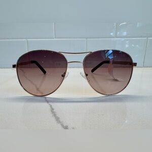 GUESS NWT Women's Aviator Sunglasses